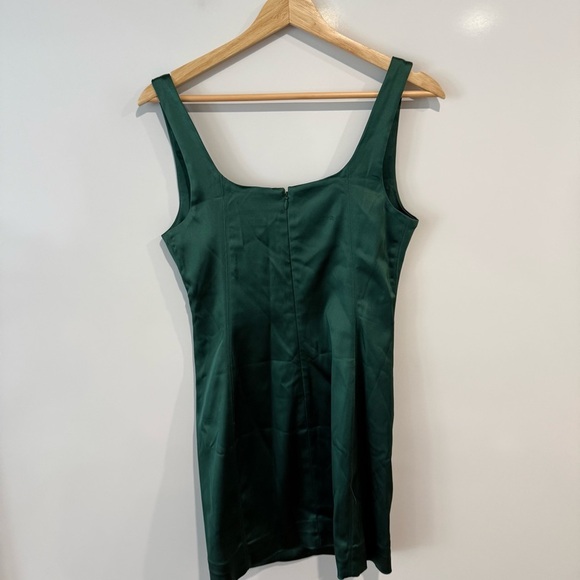 Aritzia Babaton Elegant Green Satin Mini Sleeveless Dress - Picture 4 of 8